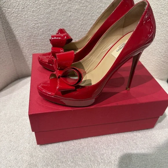 Valentino Garavani Red Stiletto Heels with Bow Detail - Picture 1 of 5